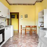 Top Floor Apartment Near Historic Fortino