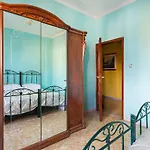 Top Floor Apartment Near Historic Fortino