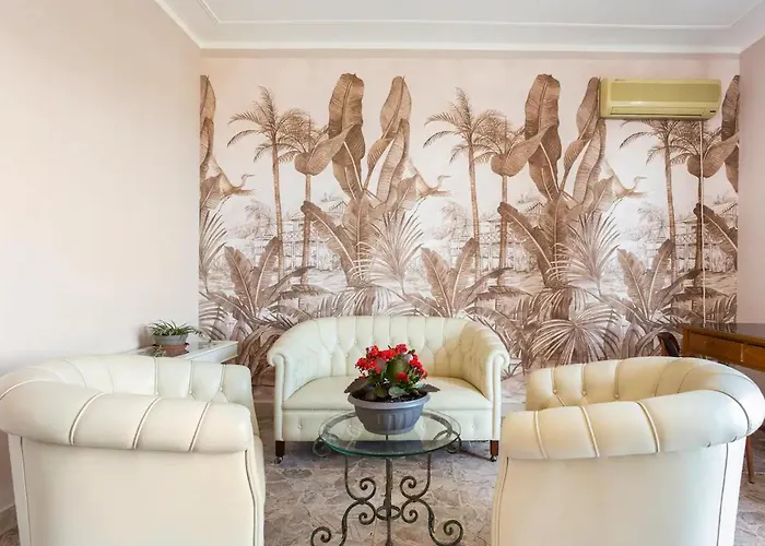 Top Floor Apartment Near Historic Fortino